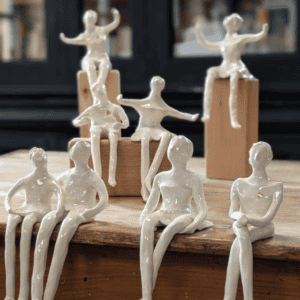 Statuettes blanches et or